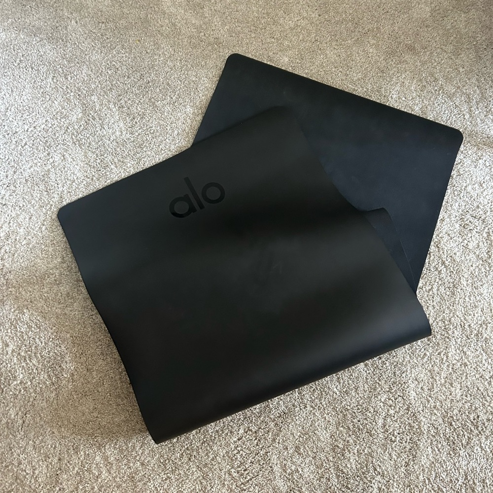 ALO Yoga Black Mat
